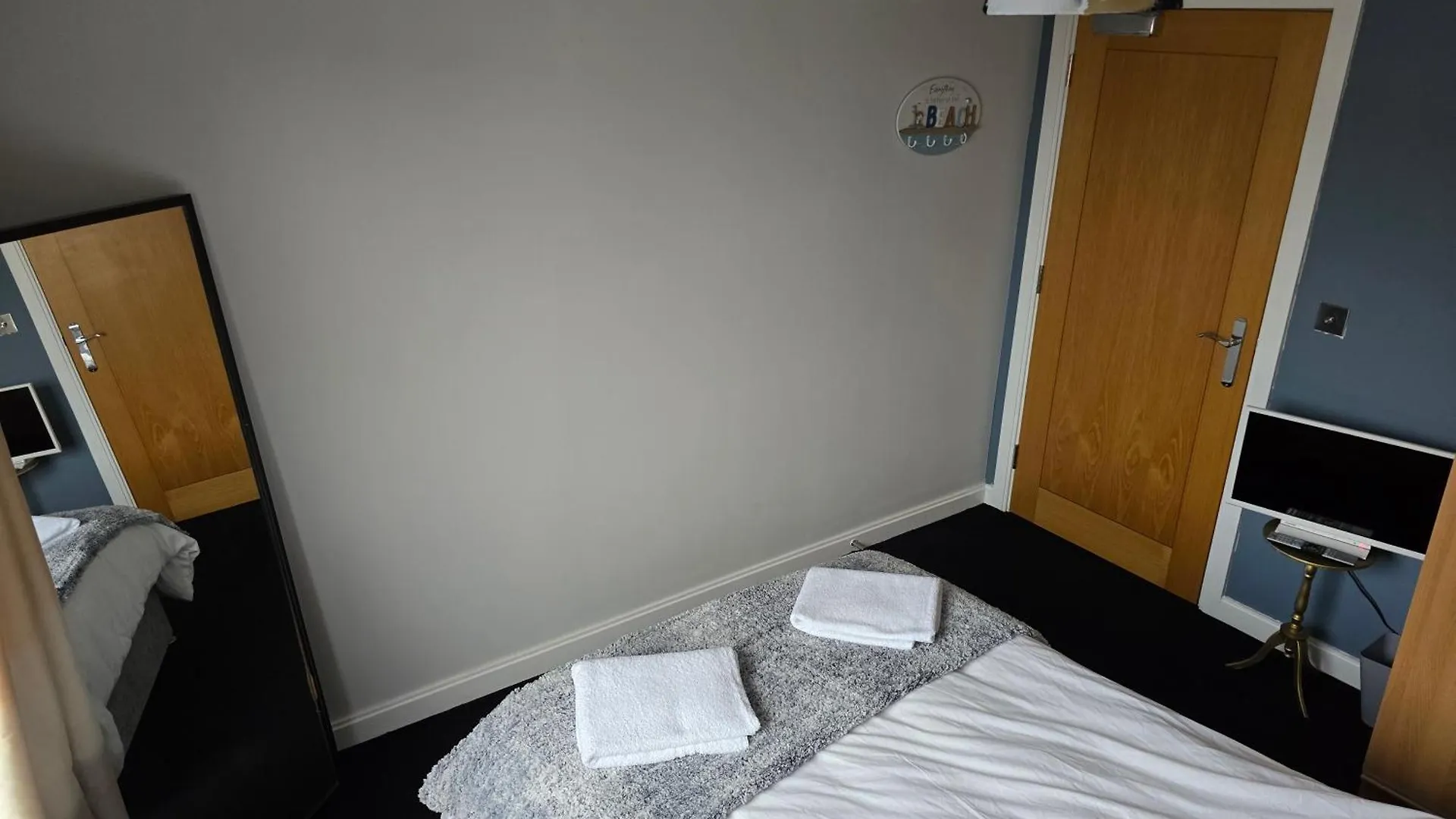 2 Spacious Rooms In The Heart Of The Marina Swansea