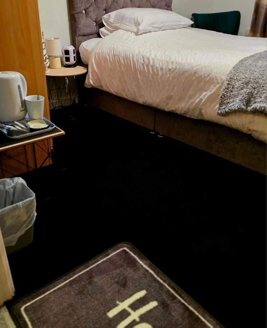 Homestay 2 Spacious Rooms In The Heart Of The Marina Swansea United Kingdom