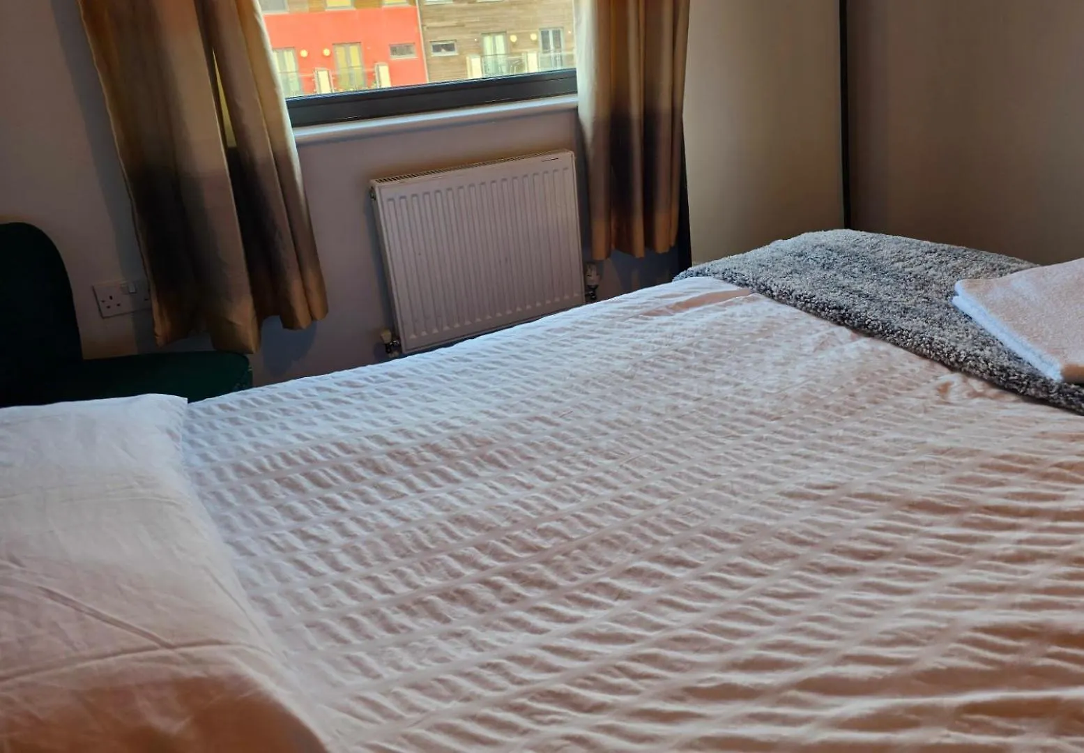 Homestay 2 Spacious Rooms In The Heart Of The Marina Swansea