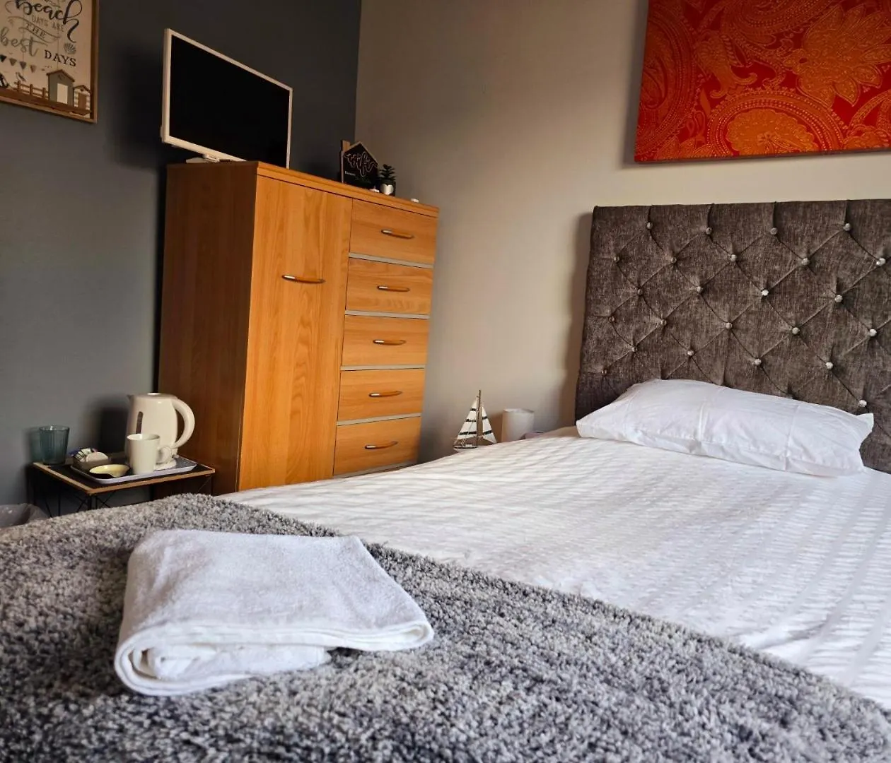 2 Spacious Rooms In The Heart Of The Marina Swansea
