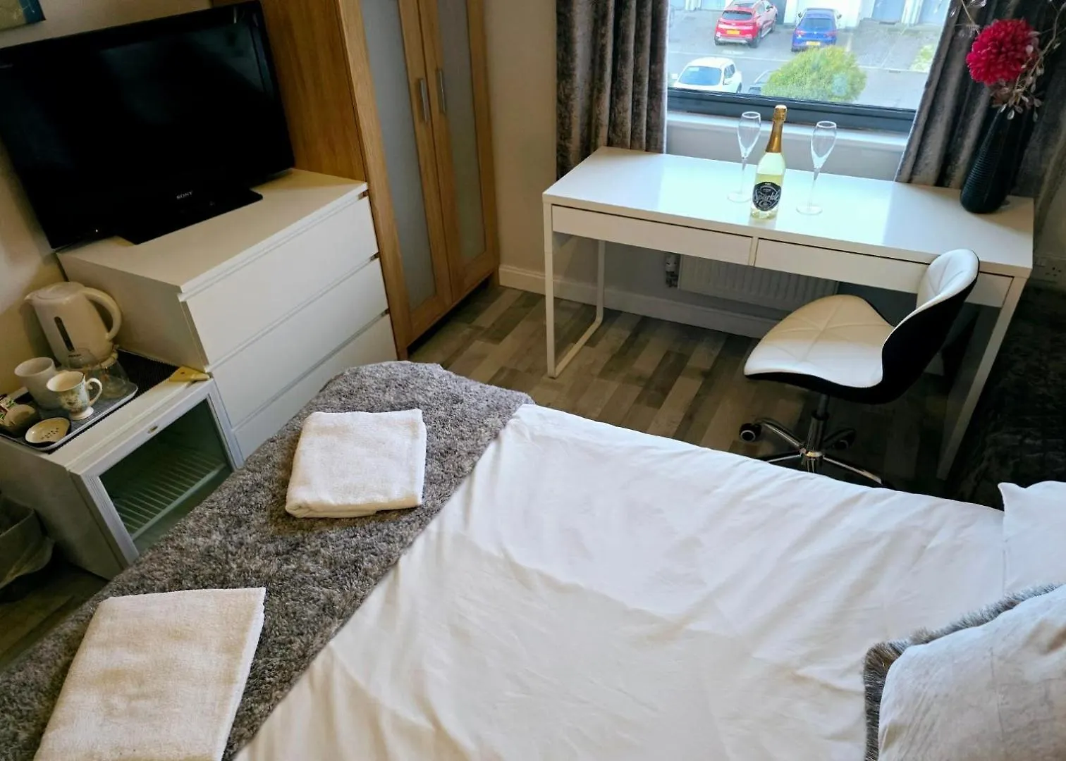 Homestay 2 Spacious Rooms In The Heart Of The Marina Swansea